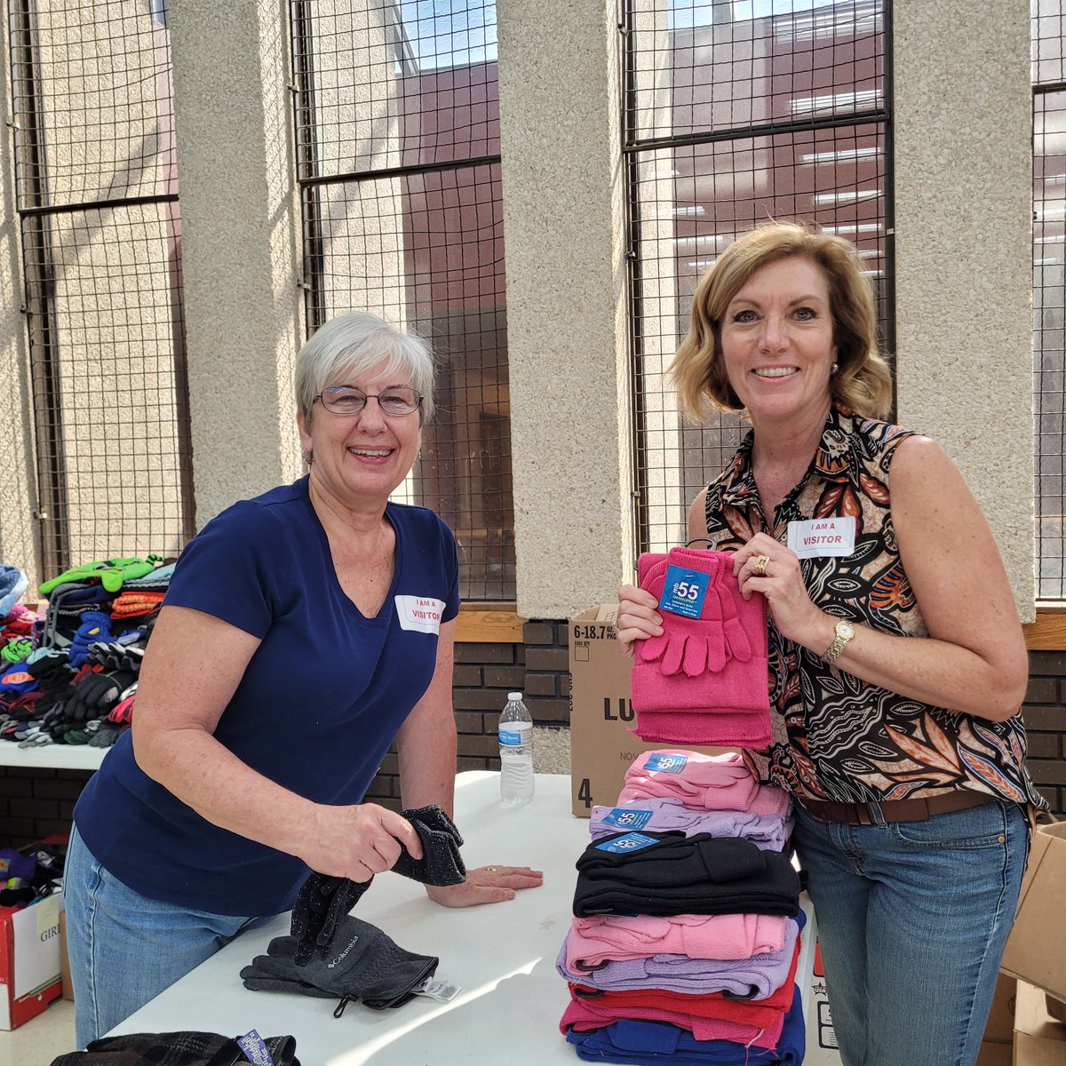 salvationarmyks's tweet photo. We were blessed this afternoon to have Kathy White and Devona Troutman, members of the One Hundred Roses Foundation. Helping sort items for our upcoming coat and winter wear distribution. #CommunityStrongerTogether #DoingTheMostGood https://t.co/Wexoms6BfH