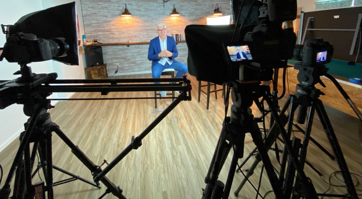 becomebuildlead's tweet photo. Back in the studio today shooting for some exciting new content for teams in the new year. Stay tuned! #leadershipteam #content #teamdevelopment #edleadership #highereducation #leadership #leadershipdevelopment https://t.co/OabLHp3UoB