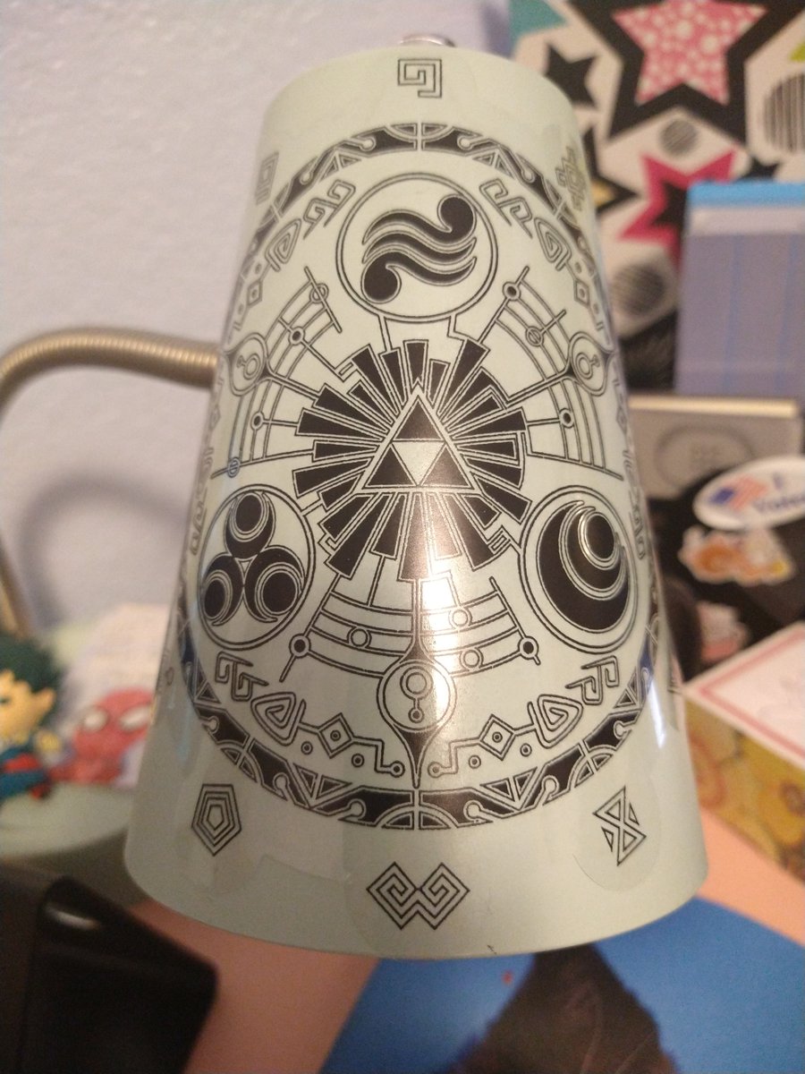Korike0017's tweet photo. Just made my desk lamp Zelda themed by adding a decal. #decoratinghacks #zeldatwt https://t.co/fMHMHG7ZaU