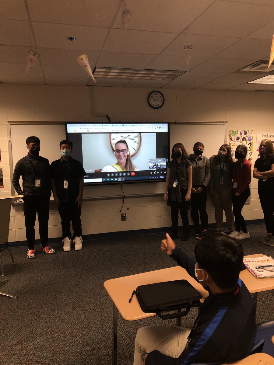 NinaSiegfried's tweet photo. 3rd year participating in #MeetAGerman 🇩🇪🇺🇸 always great sharing about Germany & the @FulbrightPrgrm and answering students questions!
Thank you for this great opportunity @fulbright_de @AATGOnline @Wunderbar2gethr
#WunderbarTogether #fulbright75 https://t.co/O7CoGcdqFr