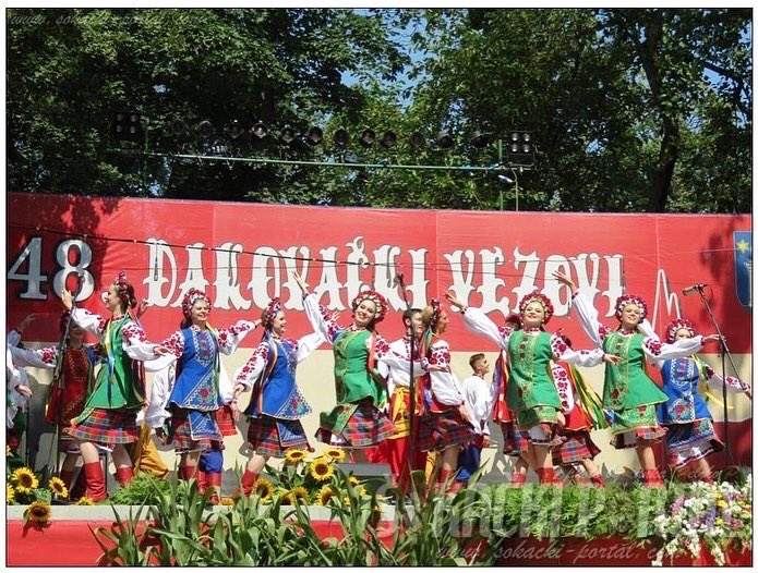 viter_canada's tweet photo. #ThrowbackThursday - Viter Style! 

Throwback to 2014, when the Viter Ukrainian Dancers performed at an international festival in Dakovo, Croatia 🌍 

#viter #đakovo #croatia #yeg #yegdance #abdance #abculture #ukrainiandance #вітер #танці #канада #culture #folk #festival https://t.co/IyA2oEO1Wj