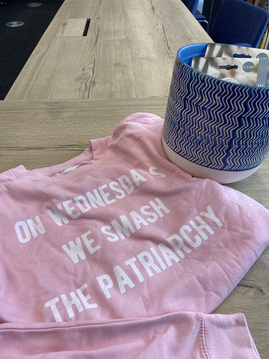 TonryHannah's tweet photo. It’s feeling too real that I’m leaving soon 😭 It was so lovely to see most of the outreach officer squad in person for my final SEPnet meeting…they’ve summed me up very well with the presents too! 

Going to miss this amazing little family! https://t.co/cYCDHs1sHI