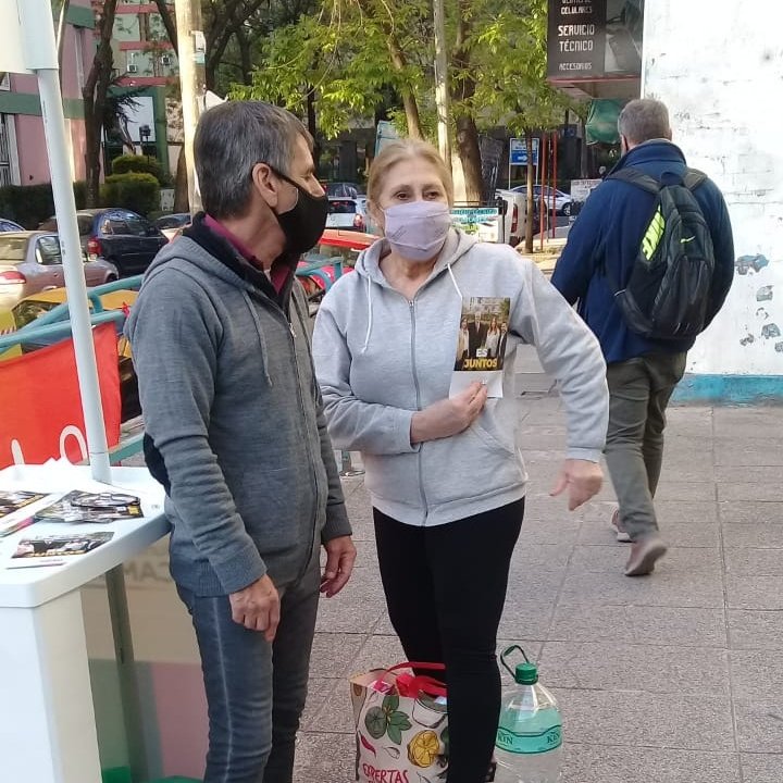 mpvischi's tweet photo. @AteneoLibertad y @AteneoPte Alfonsín con las y los vecinos de la Comuna 4, en las esquinas de:
📍 Olavarría y Palos
📍 20 de Septiembre y Ministro Brin

Acercando al barrio las propuestas de #VidalYTetaz e informando sobre cómo sumarse para fiscalizar el 14/11 💪 #YoFiscalizo https://t.co/1fI3SYCco3