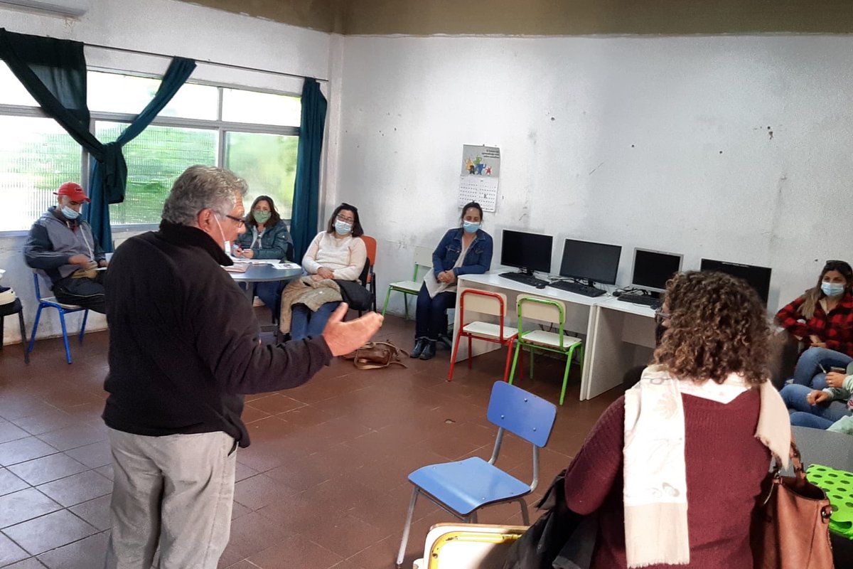 FenapesUruguay's tweet photo. ELECCIONES ANEP
Recorrida Nacional
En defensa de la Educación Pública

Visitamos Melo con los candidatos de la Lista 11, @jmazzoni11 y Marta Farías.
Mañana seguimos en Lavalleja.

#SinDocentesNoHayEducación
#SinEducaciónNoHayFuturo
#VivaLaEducaciónPública

📷@leonardoduart68 https://t.co/O2pgCuef0o