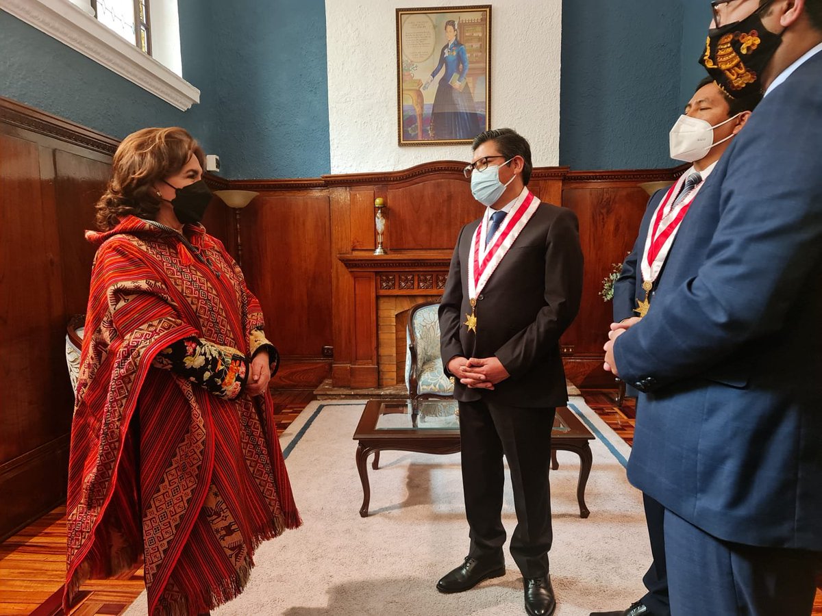 Poder_Judicial_'s tweet photo. #Reunión. Con el objetivo de coordinar acciones para mejorar el sistema de justicia, la presidenta del Poder Judicial, Elvia Barrios, sostuvo una reunión con los representantes de la #JuntaDeDecanos de los Colegios de Abogados del Perú (Judecap), en Palacio de Justicia. (1/3) https://t.co/0aj7v4q3CP