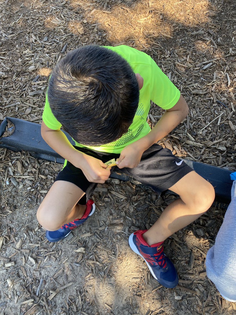 LCfisd's tweet photo. @LCfisd 2nd  graders use sand paper to see how sanding changes the texture of matter. @BirkesCFISD https://t.co/Yj3Y7bSO47