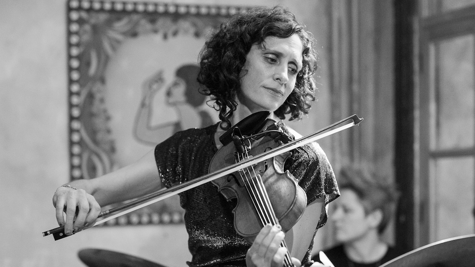 SFJAZZ's tweet photo. Our October 14 double bill focused on Northern California string music features House of Fearn, led by the remarkable violinist @JennyScheinman. We caught up with Jenny and asked about what audiences will hear on 10/14.
https://t.co/z6bXsjXK66
#sfjazz #stringmusic https://t.co/QIzCiTYfFp