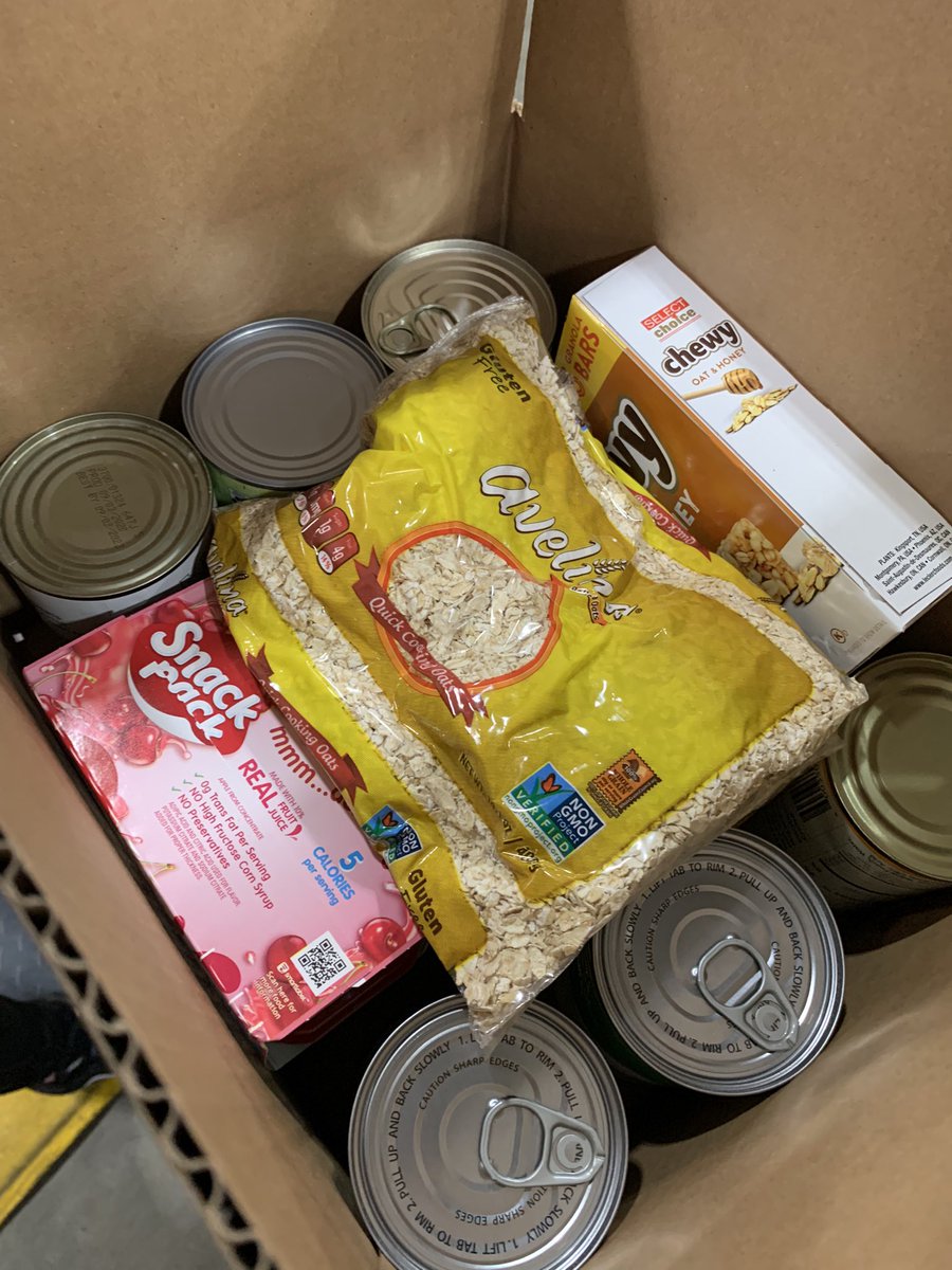acdigirgis's tweet photo. LA Regional Food Bank! #UAIFSbaseLAX #beingunited @MarieLAX_united @DorisGunnell https://t.co/QBguVHxSbF