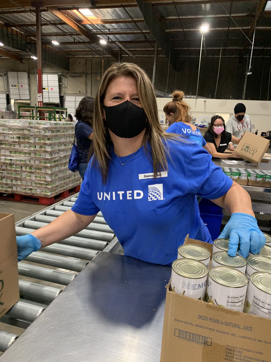acdigirgis's tweet photo. LA Regional Food Bank! #UAIFSbaseLAX #beingunited @MarieLAX_united @DorisGunnell https://t.co/QBguVHxSbF