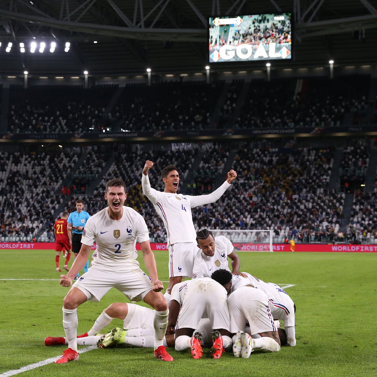 UEFAEURO's tweet photo. 🇫🇷 Incroyable!

#NationsLeague https://t.co/VemLbtiUiL
