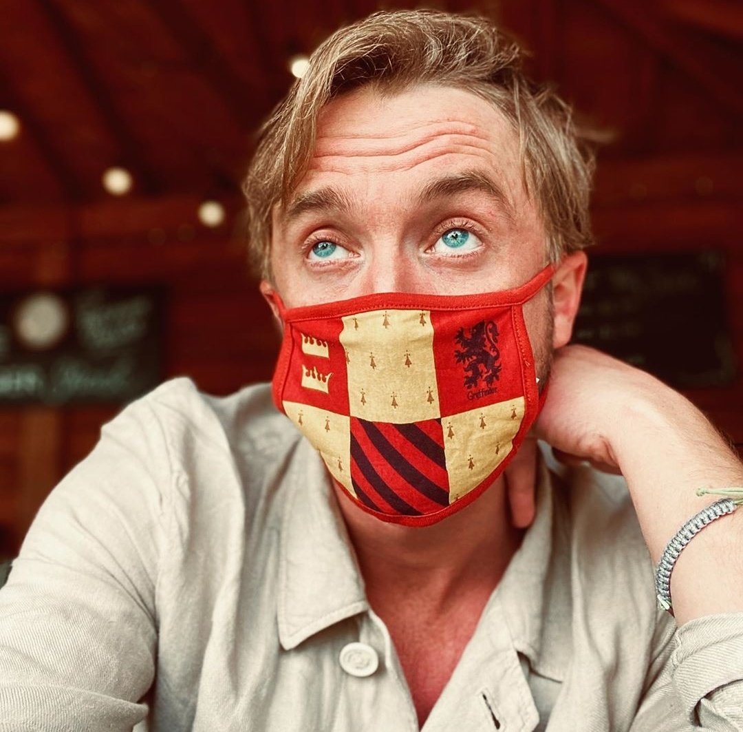 T22positivity's tweet photo. .@TomFelton gryffindor looks good on you 🦁

Beautiful people, what about telling us your Hogwarts house and your patronus? We're curious 🔮

#20YearsOfMovieMagic
#SortingChallenge https://t.co/TbPM8V2pW0