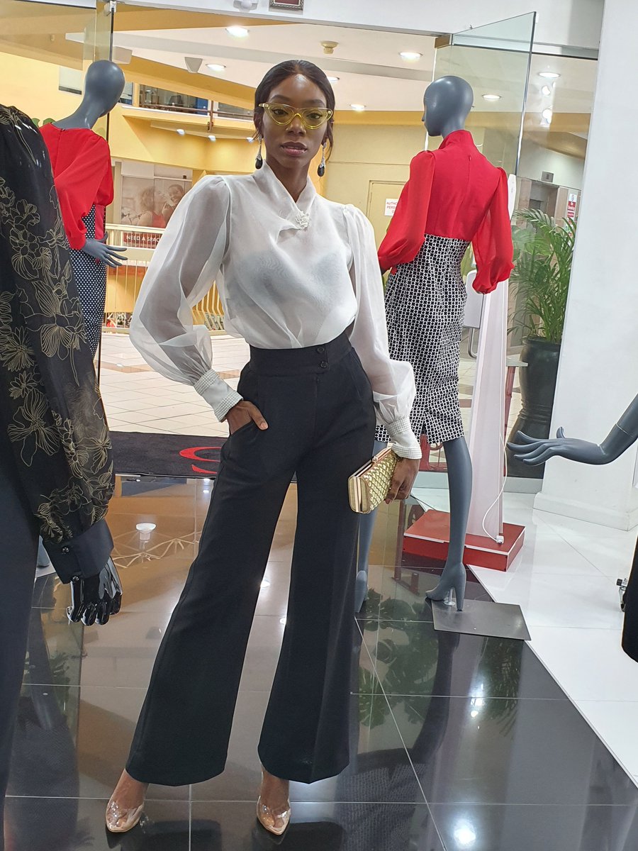 claudiapegusltd's tweet photo. The elegance of simplicity........
Silk organza top. Soft knit trousers.
#ClaudiaPegus
#CPDesigns
#CPFS
#claudiapegus_rtw https://t.co/NYEnRwucqe