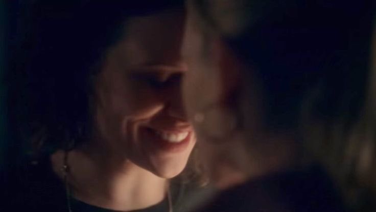 besstofdamie's tweet photo. they always smile when they kiss. https://t.co/3HAYD7xCyN