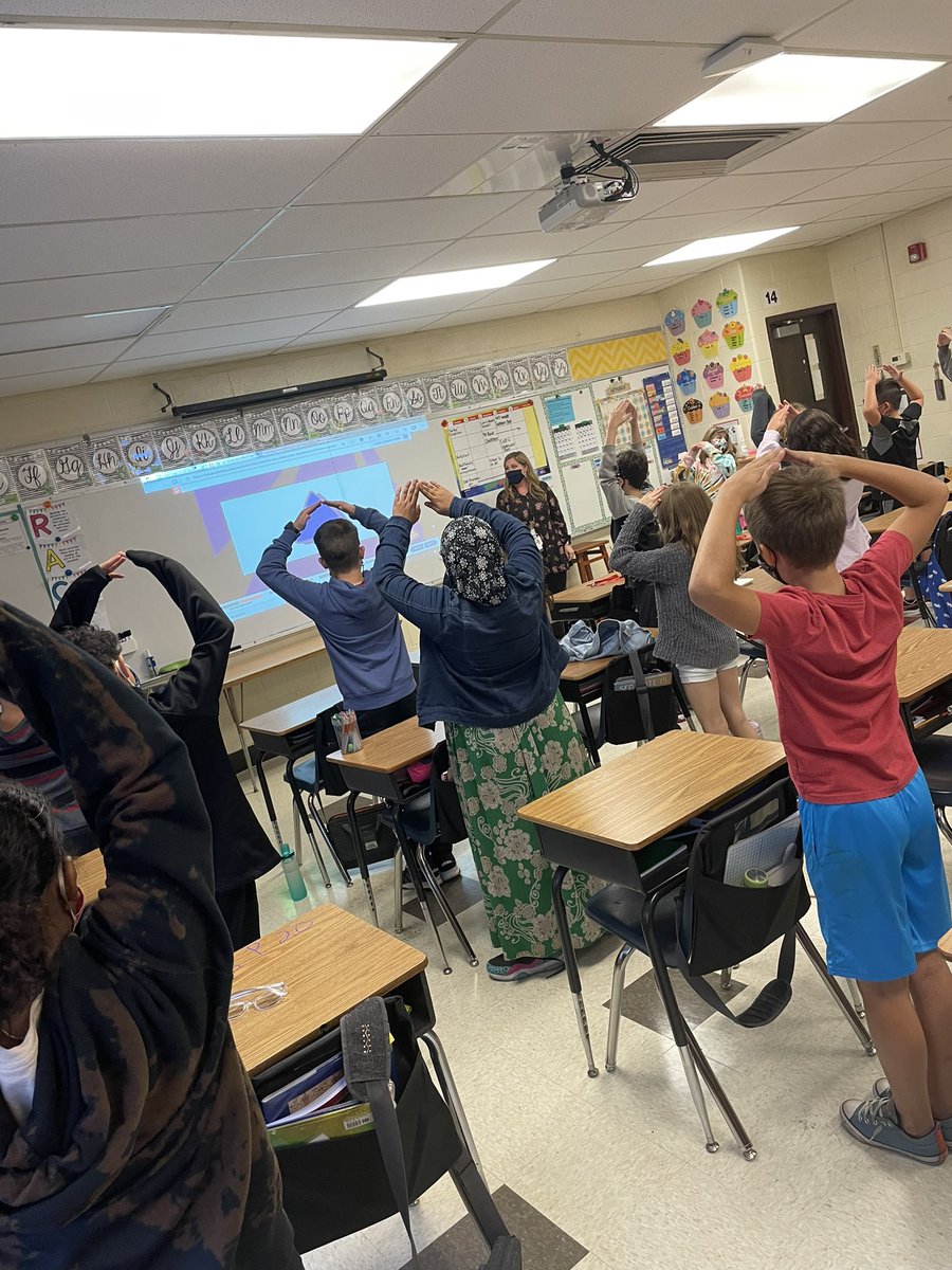 JuliaHerman117's tweet photo. Thank you Ms. Rotsch for teaching 5G an awesome SEL lesson! https://t.co/UVUxRxErri