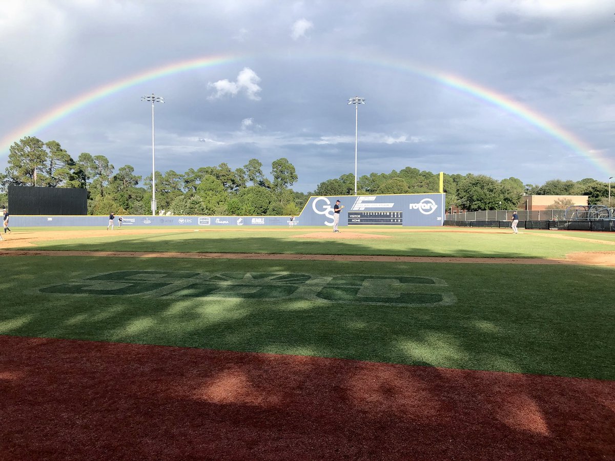 GSAthletics_BSB's tweet photo. Is this a sign? 🤔

📸@T_Owens7 

#HailSouthern https://t.co/mmfx4rU9L8