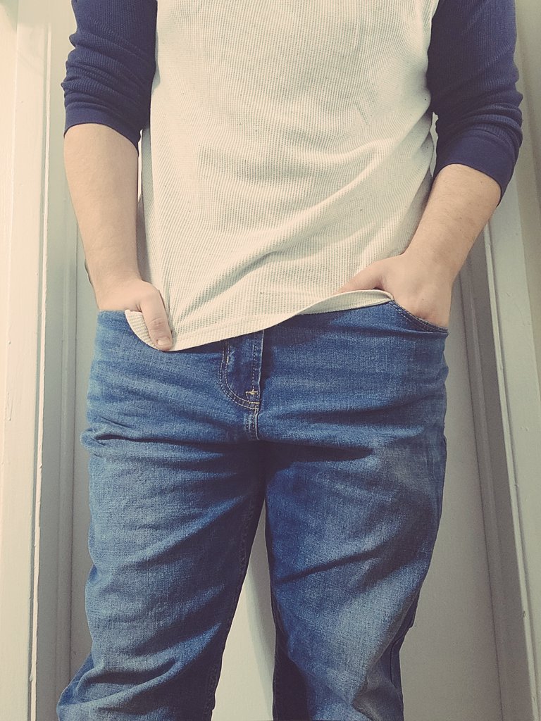 abdlpanda96's tweet photo. When the pretty and nice girls at the store say hi to you and you try to play it cool and not have an accident. #abdl #abdlproblems https://t.co/qNI2sjz6KY