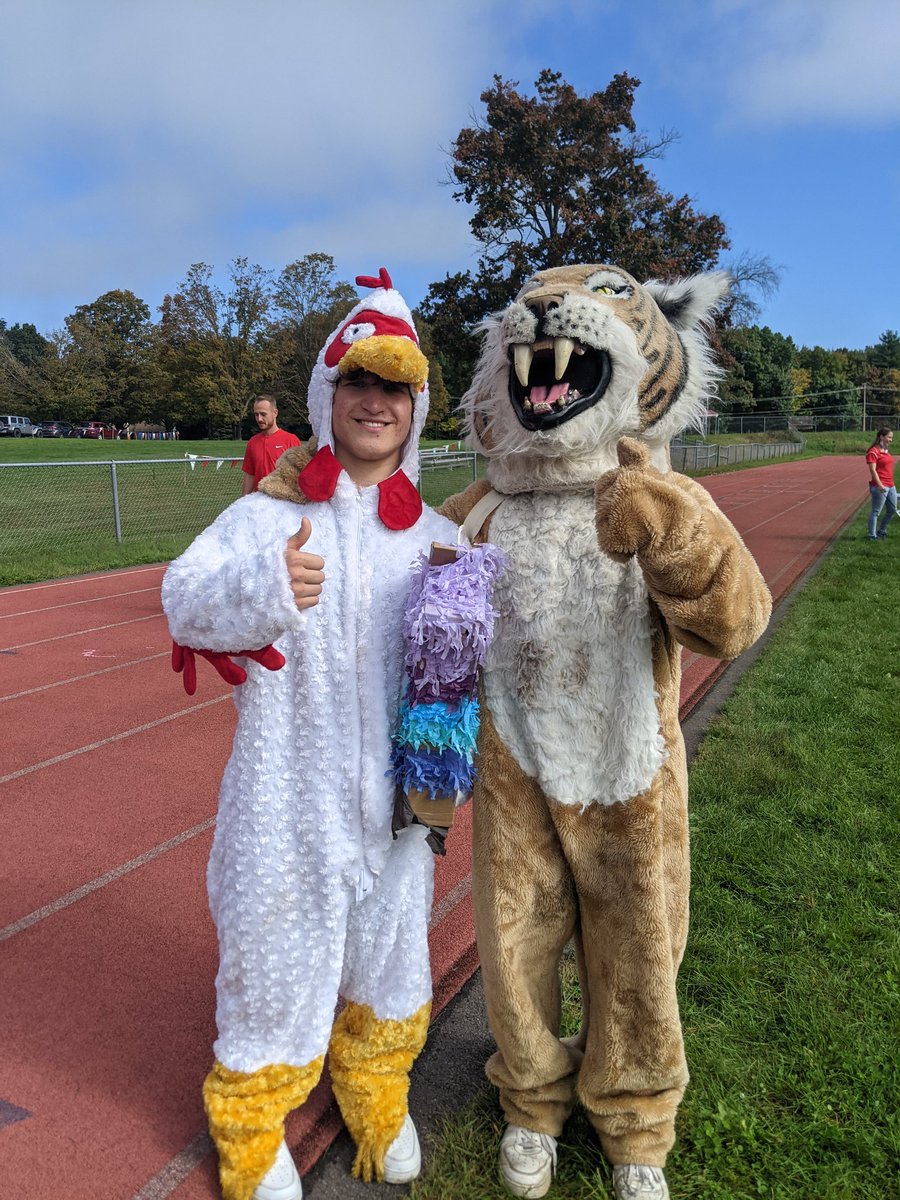 KakuleMrs's tweet photo. More fun at Pep Rally! @SchodackCSD @MapleHill_HS https://t.co/WP2OlMVjDa