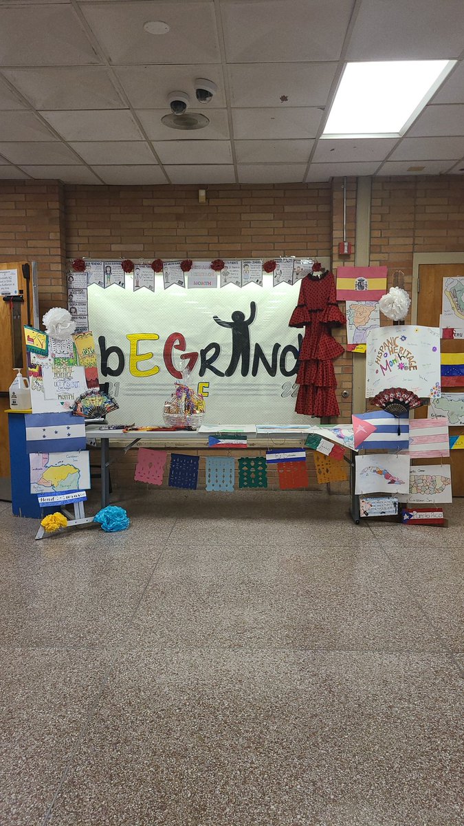 CynDichi4's tweet photo. bEGrand at the Hispanic Heritage Celebration! https://t.co/o95lzGg5Qz