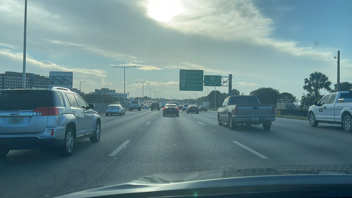 FPrentacar's tweet photo. El atardecer en Miami, conduciendo por la autopista 836. https://t.co/pAXU5L2MYX