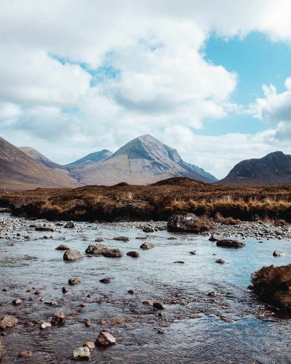 Adam_Firman_'s tweet photo. Life in the highlands of Scotland https://t.co/f1yMvBJ7nZ