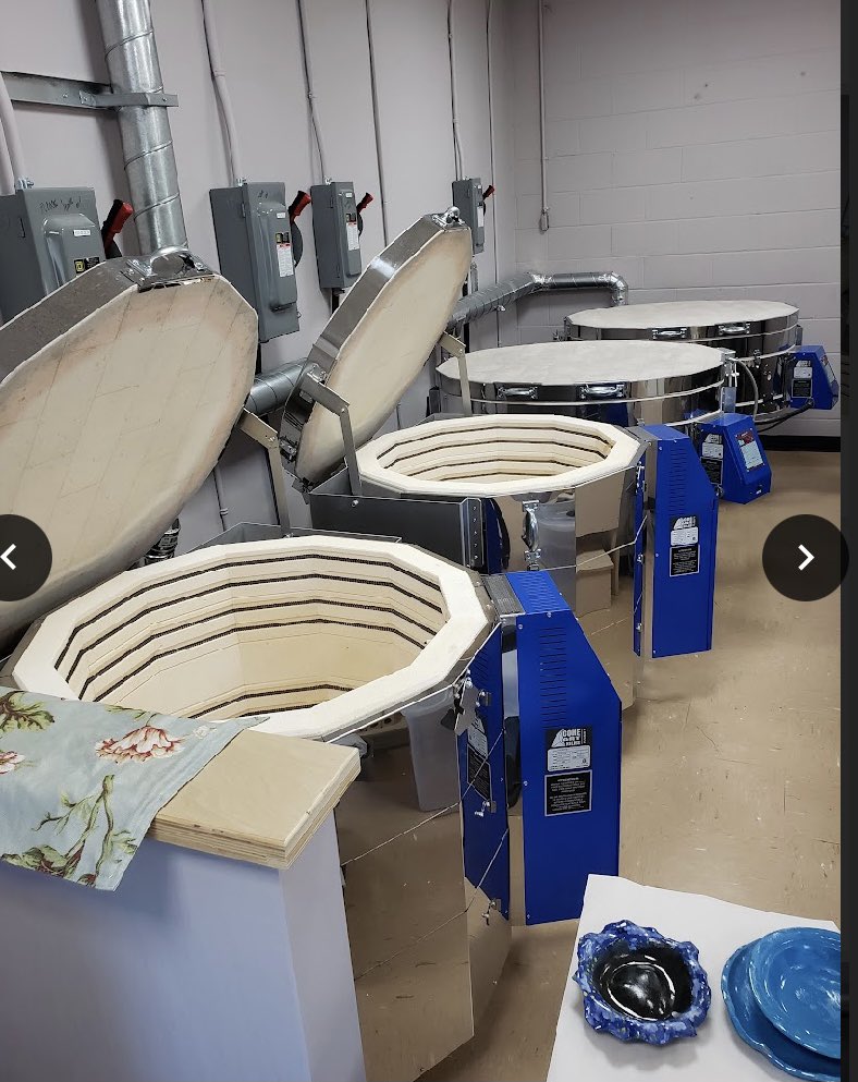 OuelletteHRCE's tweet photo. Pinch pots this week but so much more! Enjoying the excitement around the lab and all that we do! We’ve been non-stop! @HRCE_NS @HRCEFineArts #ThanksToYouHalifax #demos #ovalglasskilns @ConeArtKilns #clayplay #exploreglass #readytoload #readytoglaze #readytofuse #readytofire https://t.co/cO4Wx2ASba