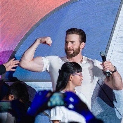clercnoir's tweet photo. no one:
chris evans in this day: 💪💪 https://t.co/Rdwhg2fBDS