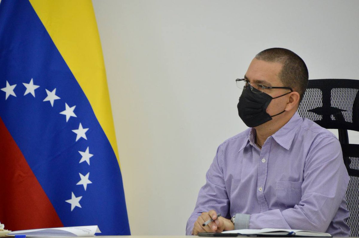 jaarreaza's tweet photo. Ayer tuvimos una extraordinaria reunión de trabajo con los laboratorios y empresas del Motor Farmacéutico. Productores, distribuidores, farmacias. Articulación total. Vamos hacia un proceso de sustitución de importaciones y un gran complejo industrial para la salud y la vida. https://t.co/6lrv7McWb6