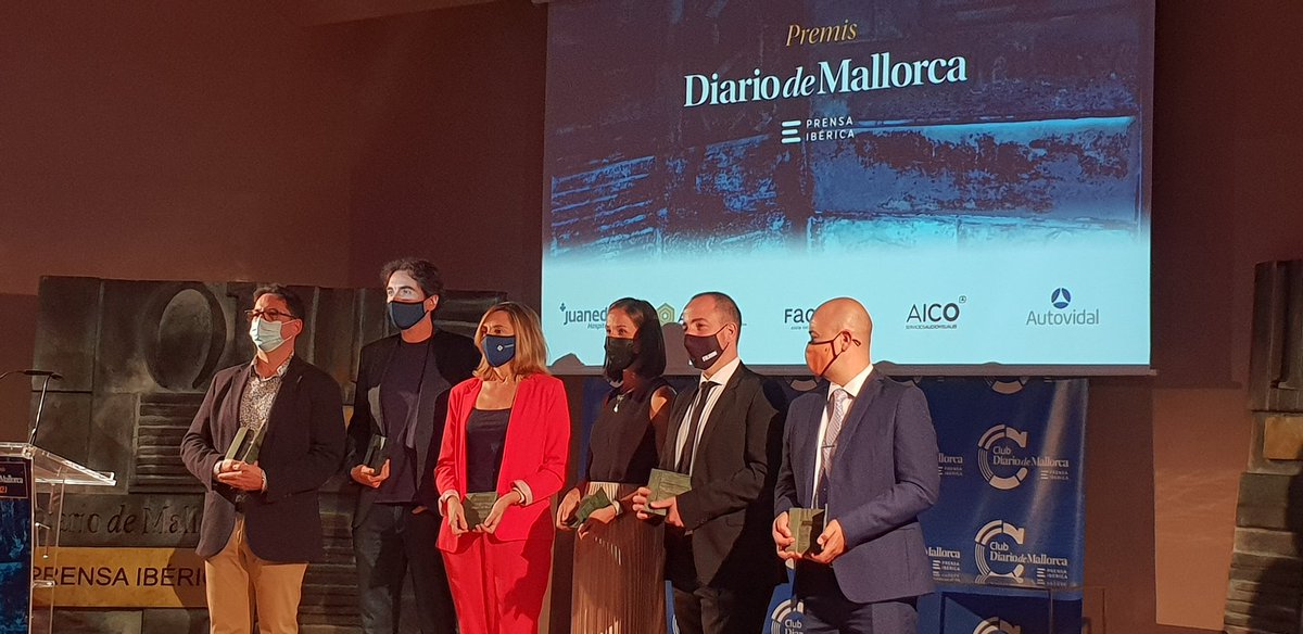 AlfonsoCalvia's tweet photo. Enhorabuena a los premiados por @diariomallorca en sus #PremisDM21 y gracias por reconocer la labor de los Ayuntamientos en este año y medio tan complejo, de proximidad y red social importantísimas. 
Gracias en nombre de @_Calvia . https://t.co/hUGdxhgM2z