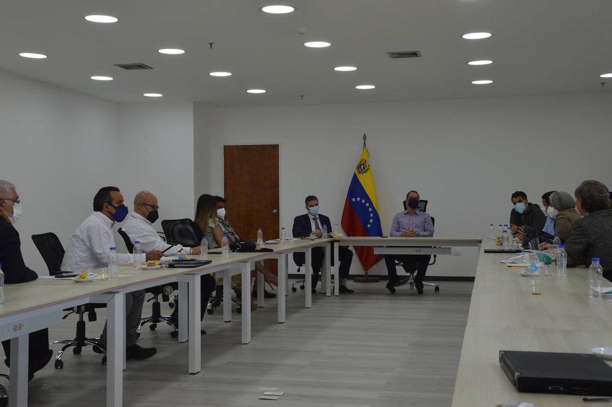 jaarreaza's tweet photo. Ayer tuvimos una extraordinaria reunión de trabajo con los laboratorios y empresas del Motor Farmacéutico. Productores, distribuidores, farmacias. Articulación total. Vamos hacia un proceso de sustitución de importaciones y un gran complejo industrial para la salud y la vida. https://t.co/6lrv7McWb6