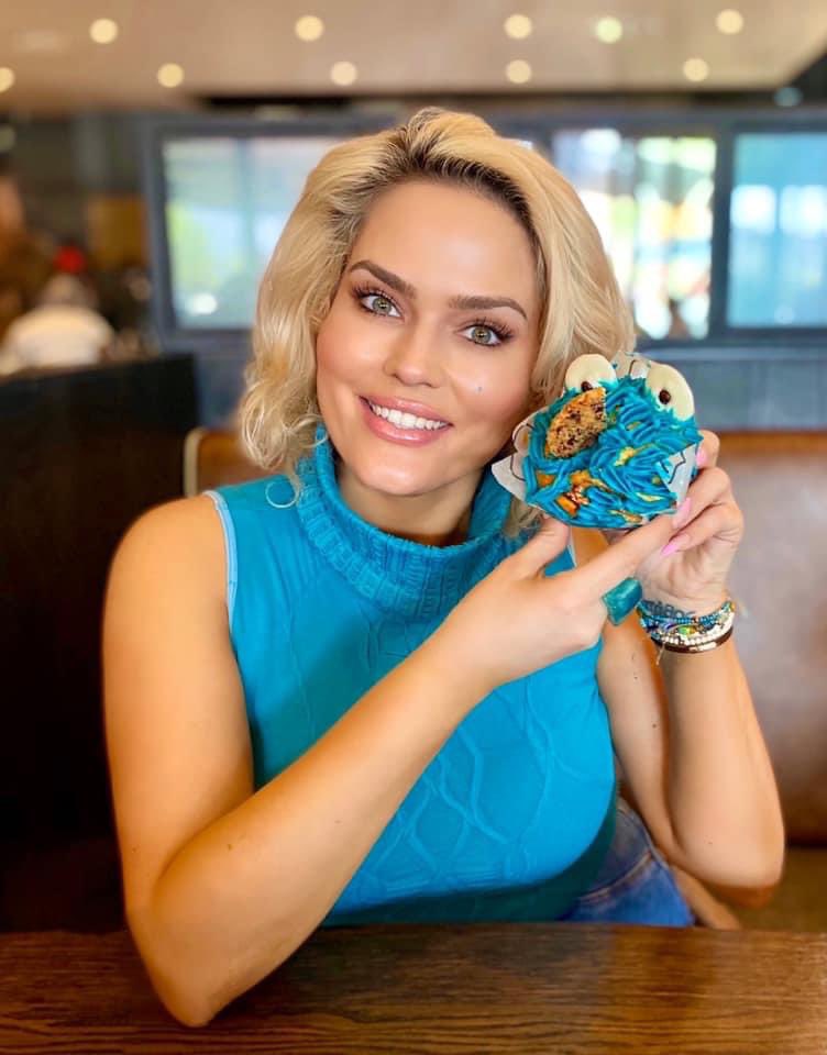 littlemisslouch's tweet photo. Supporting kids with cancer has never been so delicious! I did it for MORE &amp; you can do it too! 
For every GIANT monster muffin sold at @Mugg_and_Bean nationwide until 15 October, R5 will be donated to @CupcakesOfHope 🧁 Over 115 000 monster muffins have been sold! #DoItForMore https://t.co/CSoVwFTQ8u