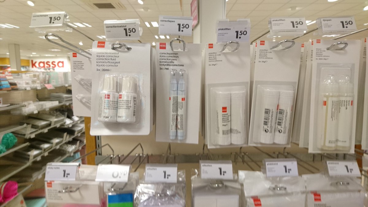pwijnheijmer's tweet photo. @waterIeiding @JaapJansen Ik zou @HEMA taggen:
Dan doe ik er deze bij, met dank aan de LVB die mij op haar verwarring attendeerde: als je cijfers gebruikt maak er dan nóóít een streepje van.
Tenzij het je opdracht is om je niks van je publiek aan te trekken? #visuelecommunicatie #grafischdesign @lotsart https://t.co/At550ynmGr