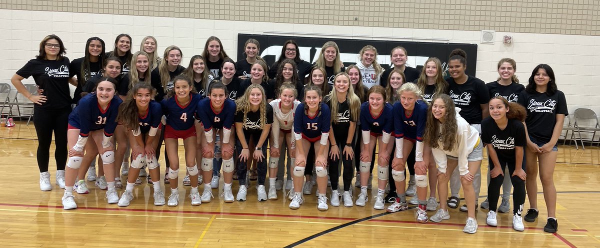Tonight we are in the stands, but next year they are our teammates! 
Our high school teams came out to support the 8th Grade @NMSsiouxcity volleyball teams in their end of season tournament! Go Stars! <a href="/SCFutureStars1/">Sioux City Future Stars</a>  @SiouxCityNorth