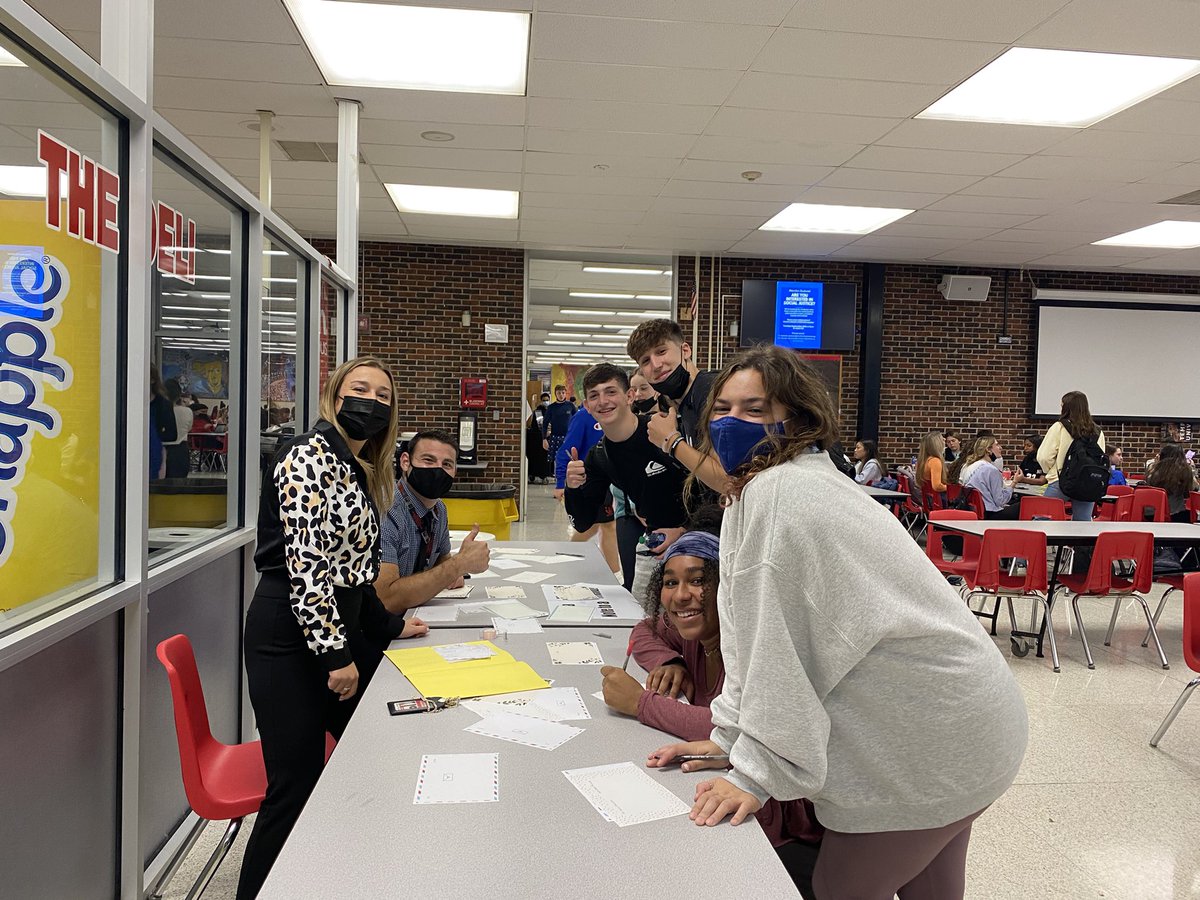 NhrhsWellness's tweet photo. Did you send a kindness note today at lunch? #bekind21 #weekofrespect https://t.co/WkAIFsm1iD