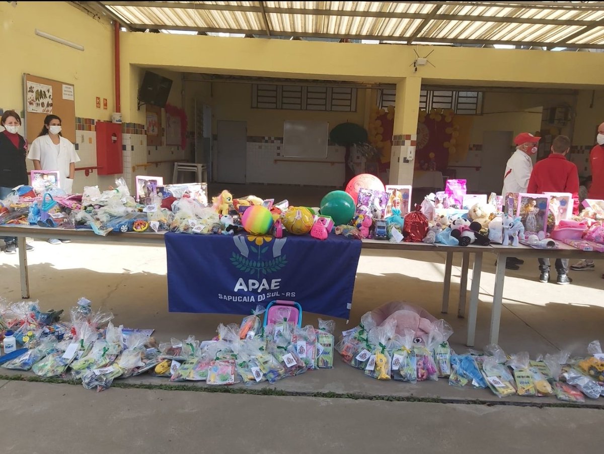 medeirosinter's tweet photo. Participei hoje, junto com o Consulado Colorado de Sapucaia do Sul, da 2° Ação Integrada Solidária do 18° Batalhão de Infantaria Morotizado do RS, quando distribuímos diversos brinquedos às crianças carentes. https://t.co/e2oNpwq5Xv