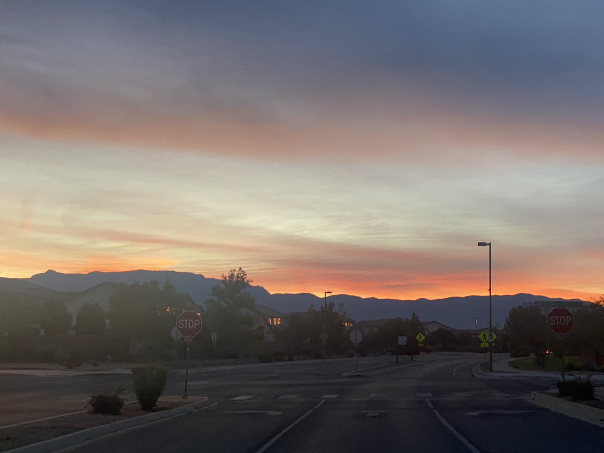 magoroni_'s tweet photo. Been lovin the Abq mornings lately https://t.co/Hj2K8EgRNI