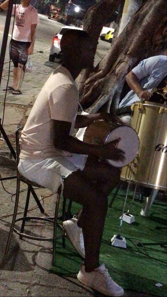 Caio_oficial03's tweet photo. " sabemos que deus age em todas as coisas para o bem daqueles que o amam , dos que foram chamados de acordo com o seu propósito "😍💙🙌🏿
(Romanos 8:28)
.
.
#repiquedemão
#somhumilde
#percurssãogeral
#pénochão https://t.co/UBORze3zTc
