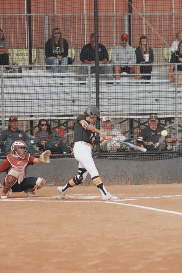 alliemonroee's tweet photo. Beyond blessed to be #commited Thank you to my family, coaches, and teammates. Forever grateful for all of you. @OklahomaBulldog @MSUTexasSB #stanggang https://t.co/DVRGpe6Rkl