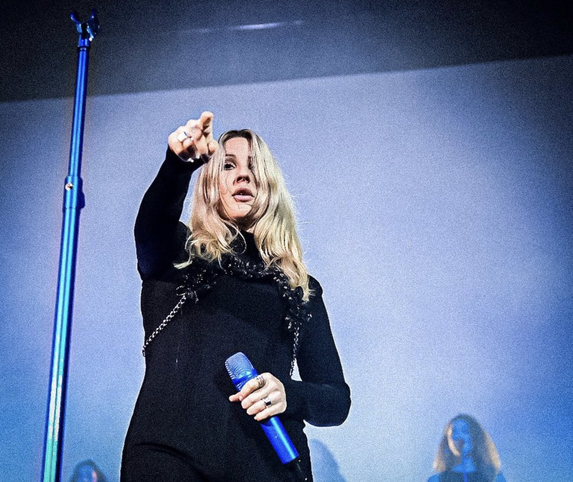 BestOfEG's tweet photo. #PHOTOS @elliegoulding performing tonight in Glasgow, kicking off the #BrightestBlueTour 💙 https://t.co/wPSl2kxhU7