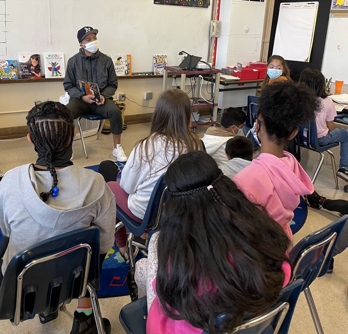 OaklandEdFund's tweet photo. Thank you to our community volunteers for reading aloud today at Fruitvale Elementary. We are grateful to have been able to modify the read-ins to celebrate safely in-person for a portion of our events! 📚✨❤️ #OaklandReads #LatinxHeritageMonth #ReadingIsPower #EdFundMagic https://t.co/NfvF8awOcX