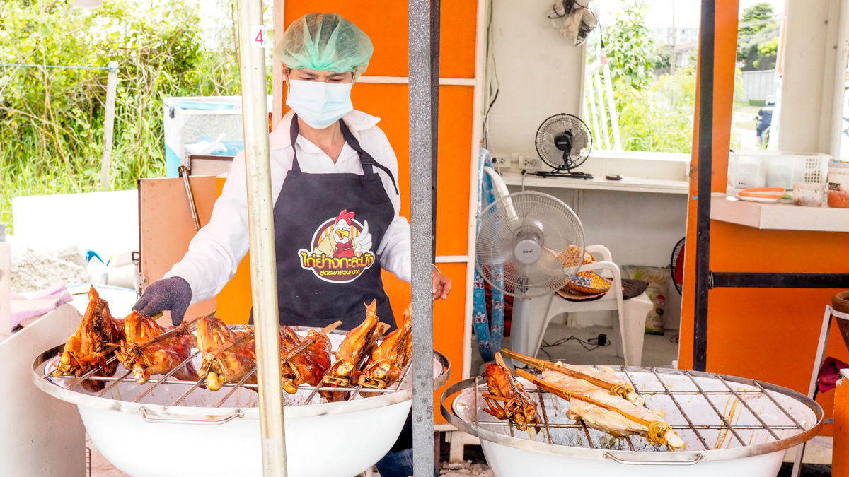 SiamAllFood's tweet photo. "น้องคะ พี่ขอเพิ่มเตาอีก 1 ชุด นะคะ" 
"ตอนนี้ขายดีมาก ย่างไม่ทัน" 
"เวลาลูกค้ามารอ แล้วไก่ย่างไม่ทัน เสียดาย"

พอเราได้ยินแบบนี้แล้วรู้สึกดีใจ พร้อมกับเห็นใจไปด้วย เพราะขายดี! จนย่างไม่ทัน 

ขายส่งไก่สูตรไก่ย่างเขาสวนกวาง | Line : https://t.co/UxrYVZZK5f สอบถาม 064-936-6983 https://t.co/PBKSStQrVq