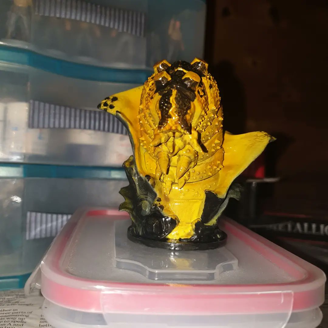 emset03's tweet photo. Back to working on the Hellboy board game today with another set of minions and the largest mini in the box, the Conqueror Worm.
#miniatures #hellboyboardgame https://t.co/YYIt5X8rMC