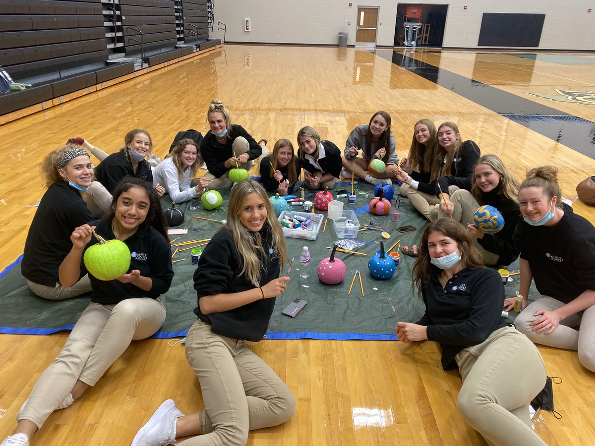 SaintJoeVB's tweet photo. Taking a time out away from the court for some team bonding. Thanks @SJHS_JKennedy for joining in! #Family #SaintJoeYouKnow #WogWag https://t.co/Nt80jZqfND