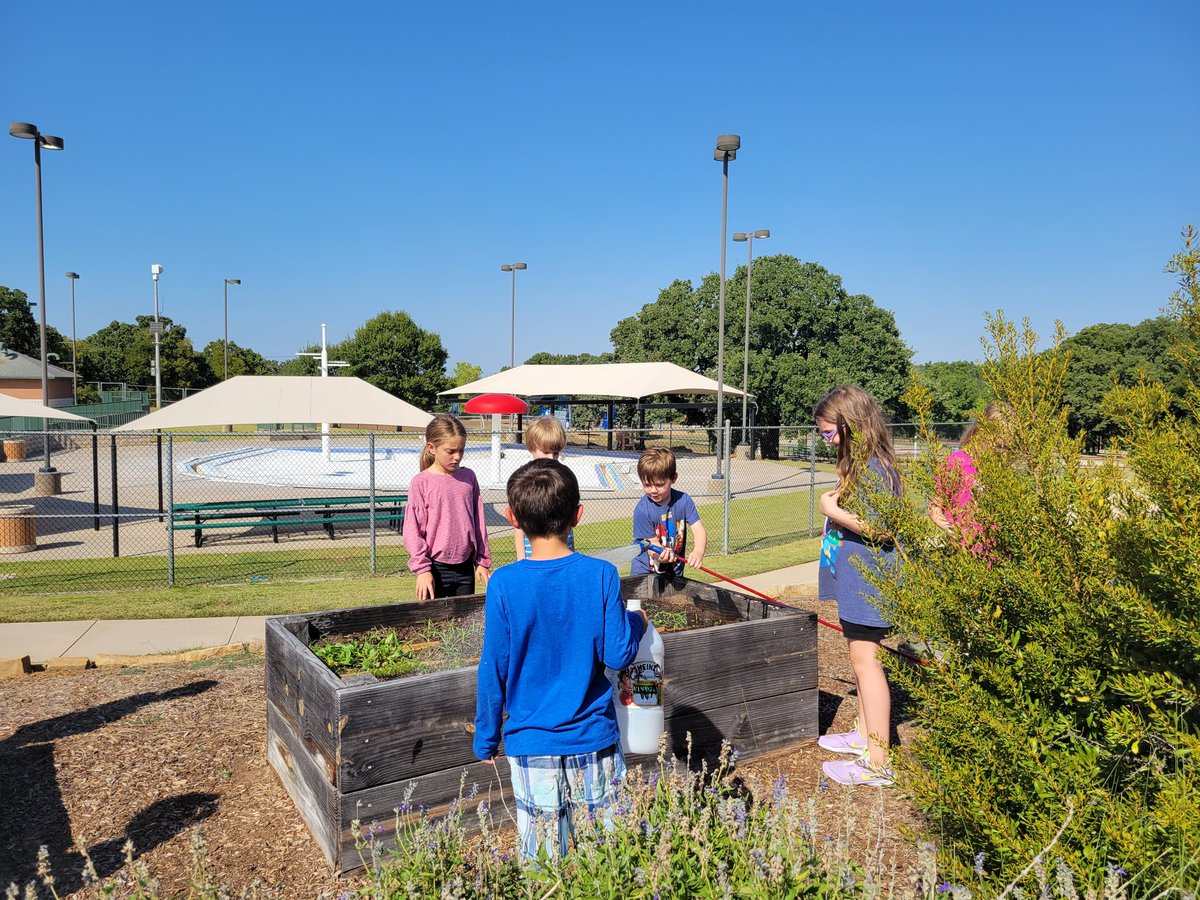JoslynHazard's tweet photo. Great time at the GES Environmental Club! #gesshineon https://t.co/MM9uFwUk2R