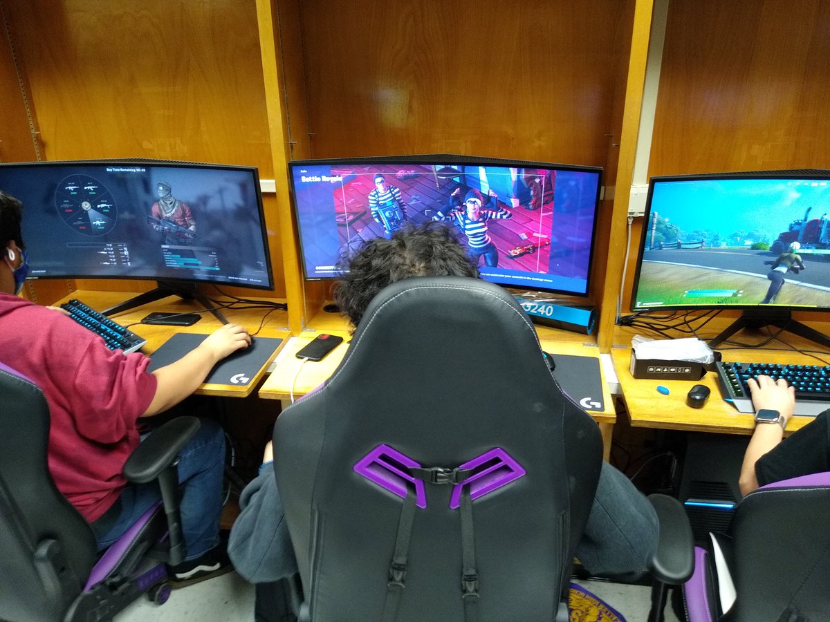 McHiLibrary's tweet photo. McHi eSports team practicing tonight in the library!!! Great group of gamers! https://t.co/c6oYch2Mzt