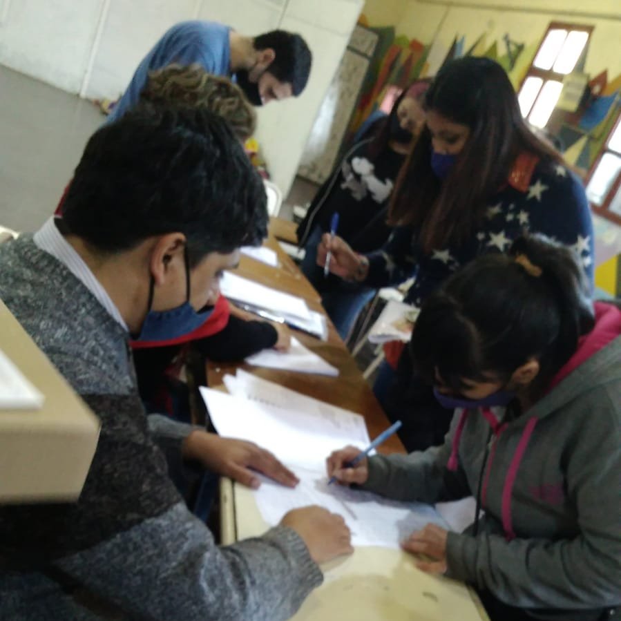 DTE_BA's tweet photo. 💻Durante la jornada los equipos territoriales de @DTeR04, @DTE_Region2 y @DTeRegion5 participaron de la entrega de netbooks para estudiantes de primer año de las escuelas Secundarias Técnicas N°3 de #Quilmes, N°4 de #LomasDeZamora y N°3 de #AlmiranteBrown 
@BAeducacion https://t.co/m0N0Ma4Qqi