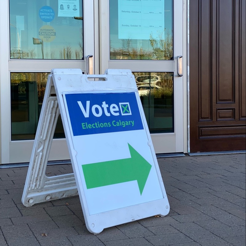 cityofcalgary's tweet photo. This weekend is your last chance to cast your ballot in the Advance Vote 🗳️ for the 2021 municipal election. 

Saturday Oct 9: 10am - 7pm
Sunday Oct 10: 10am - 3pm

Visit https://t.co/QlLsIbTYH2 to find your ward and voting station locations. 

#yycvote