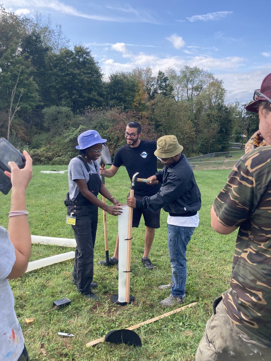 p_eoliveira79's tweet photo. Another amazing day @RVSDPanthers students supporting the arts, nature, and each other @do_theroad not only brought #airfilterpaint and mural but 100 trees #cleanair thanks to Indiana Conservation #peacecorps https://t.co/lBwcbldCO3