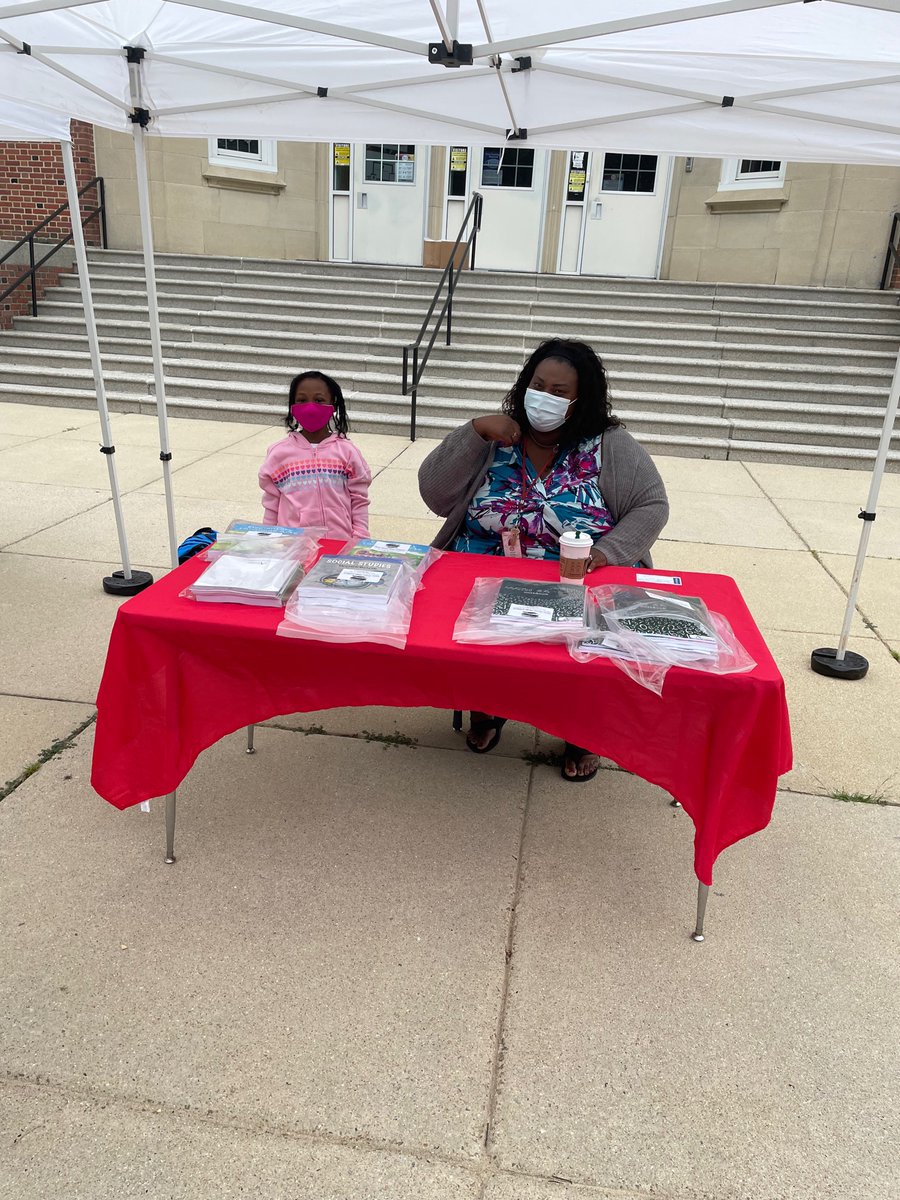 We were so excited to see our K-5 Huskies today! We set up shop for our K-5 @EdgenuityInc workbook distribution! Thank your Mrs. Waters-Betts, Mrs. Vereen, Nurse Kennedy, Mrs. Edgerton, and Mr. Ronnie, for ensuring our process ran smoothly! ALERT: A lot of pictures on the way!!