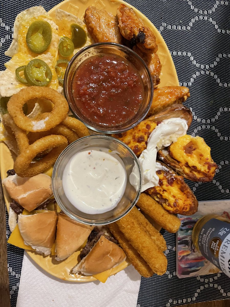 cnote_vegas's tweet photo. #Dinner #SamplerPlatter

Ultimate Sampler Platter! 

Tater skins
Mozzarella Sticks
Nachos
Buffalo wings 
Onion Rings 
Mini Cheese Burger Sliders 

.. ready for TNF 🏈

 #Rams #Seahawks #NFL https://t.co/X7QllaoO2I
