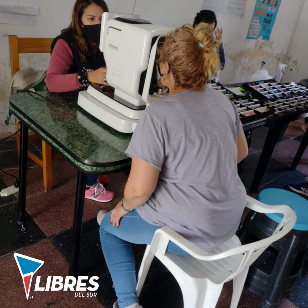 Libres_SM's tweet photo. Realizamos el Operativo Visual, junto a lxs vecinxs del Barrio Mitre, el cual permitió a los mismos atender su salud ocular a precios super accesibles.
#LibresDelSur
#OperativoVisual https://t.co/UyFI8FdasH